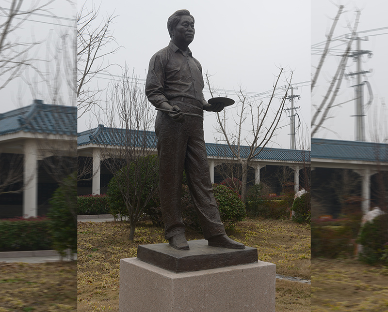 雕塑作品 喻繼高像、青銅高2.3米、安放地點(diǎn)：喻繼高紀(jì)念館